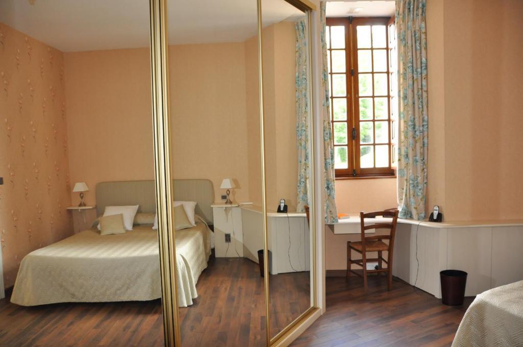 Chateau La Fleunie - Hotel Et Restaurant Condat-sur-Vezere Exterior foto